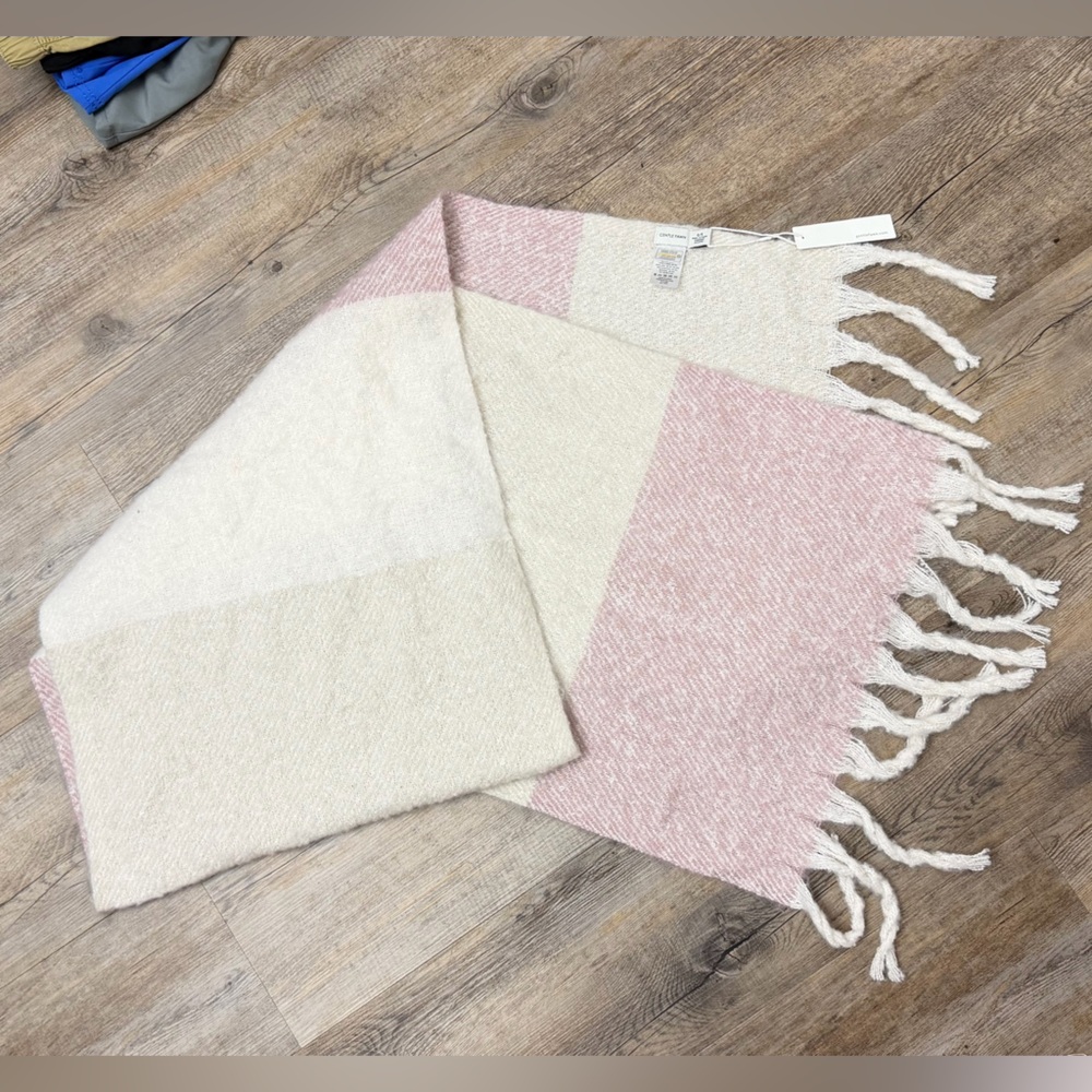 Gentle Fawn Pink and Cream Fringed Scarf